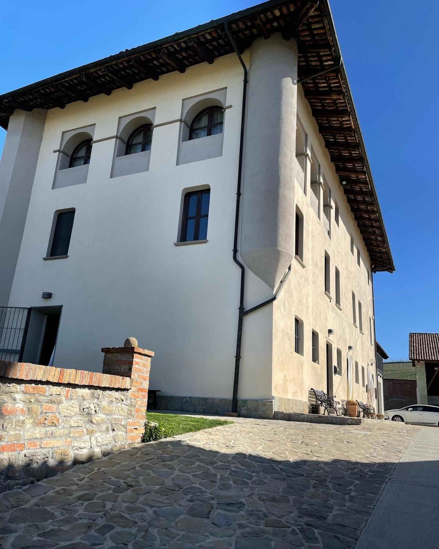 Cascina Baresane Bed & Breakfast 2*